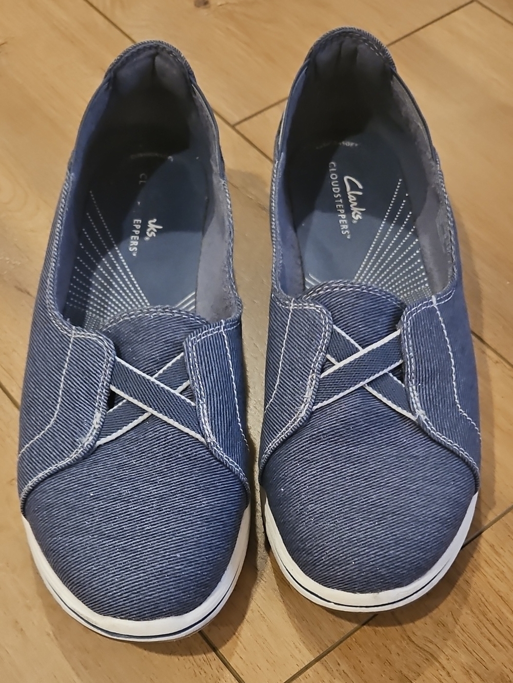 Clarks Denim Blue w/ a Little Sparkle Slip-On Casual Sneakers